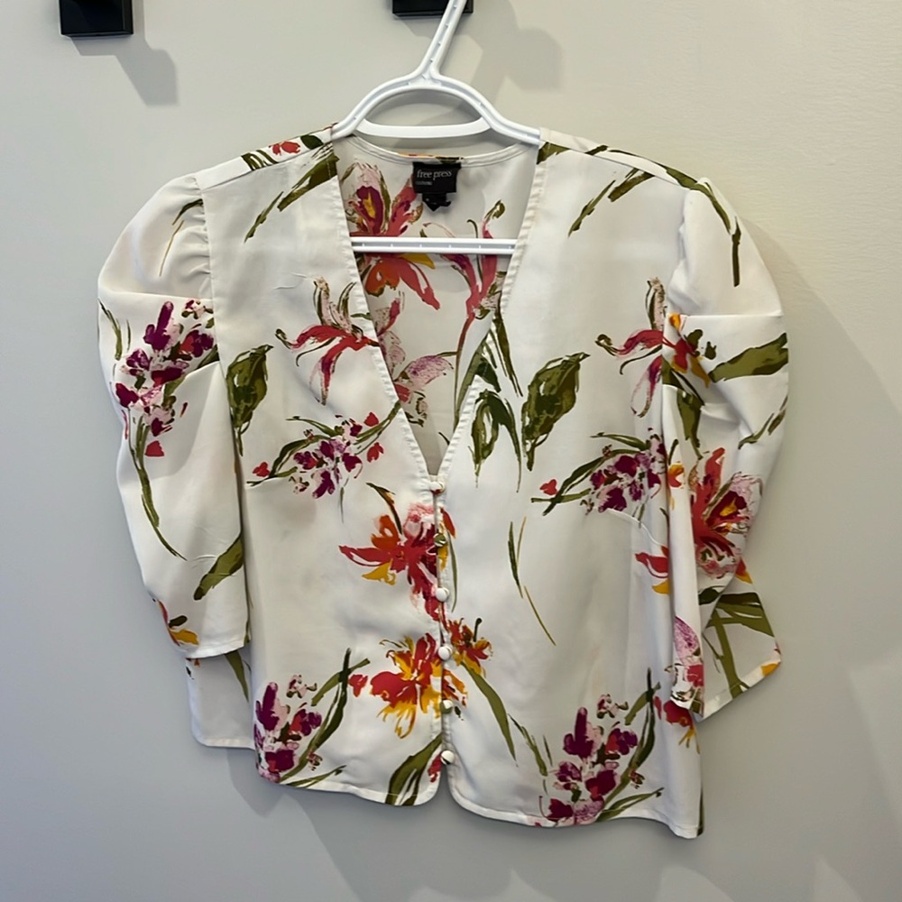 Floral crop blouse